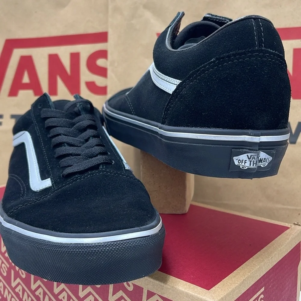 Vans Men’s Black and White Sneakers Old Skool
Metallic Black
VN000CTERMA - Picture 8 of 16